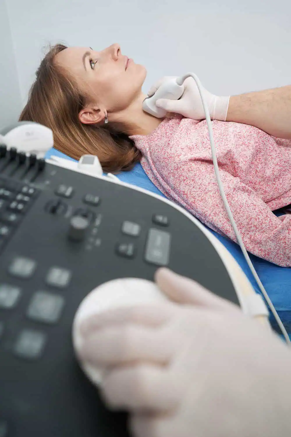 Ultrasonido de tiroides — diagnóstico y seguimiento endócrino